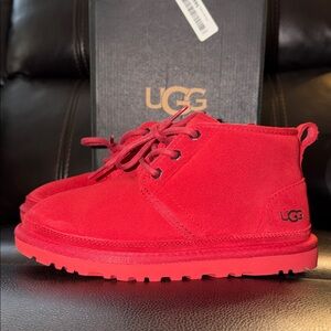 UGG Australia Women's Neumel Boot   Size 5 Color Red  perfect condition